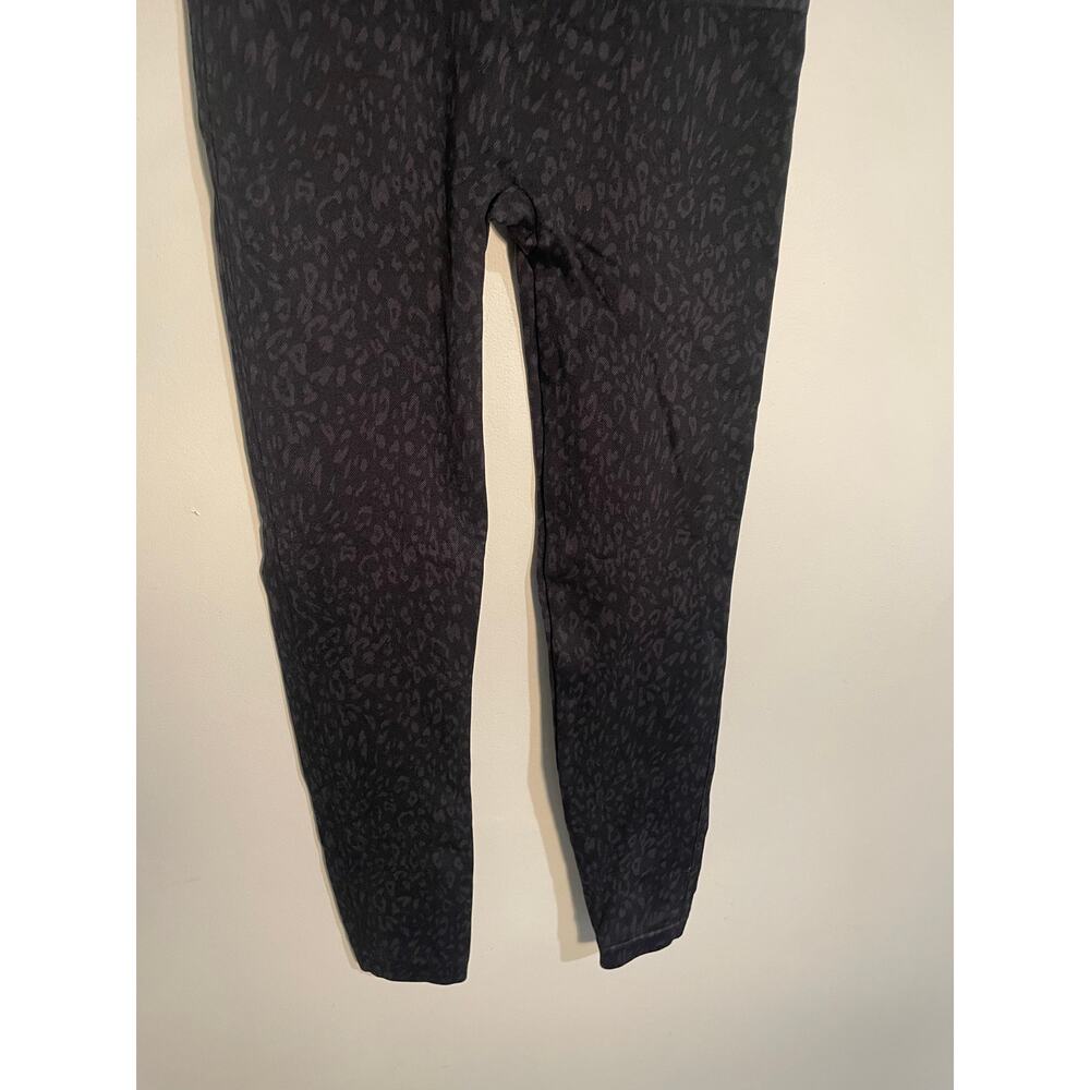 Spanx Look at Me Now Seamless Leggings in Black Cheetah Size XL - Picture 8 of 9